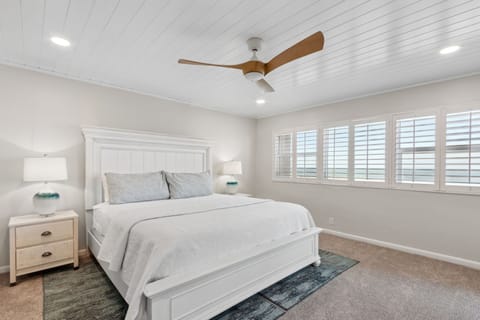 King in Oceanfront Primary Bedroom