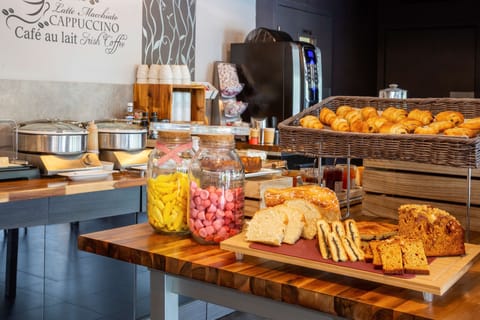 Daily buffet breakfast (EUR 13.35 per person)