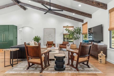 Spacious living room
