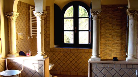 Deluxe Room | Bathroom | Bathtub, free toiletries, hair dryer, bathrobes