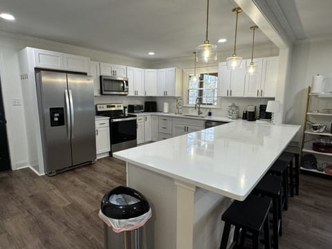 Fully equipped kitchen w keurig, nespresso, toaster over, air fryer, insta pot..