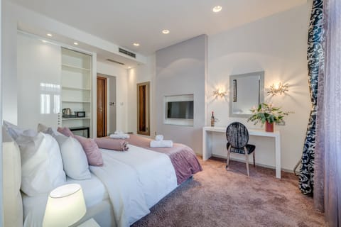 Deluxe Double Room with City View | Premium bedding, Select Comfort beds, in-room safe