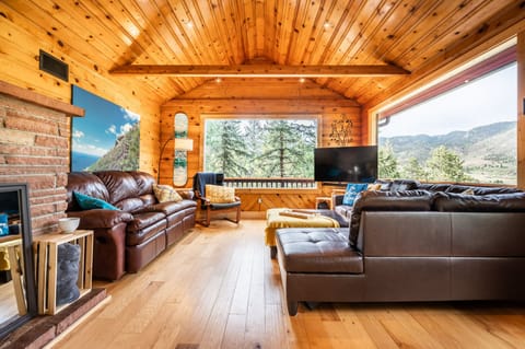 The Great room. relax in comfort with your guests! 