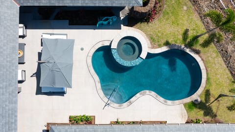 Beautiful back yard to enjoy the sun