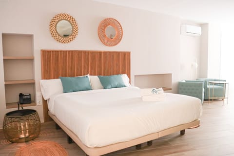 Deluxe Studio Suite | Premium bedding, down comforters, minibar, in-room safe
