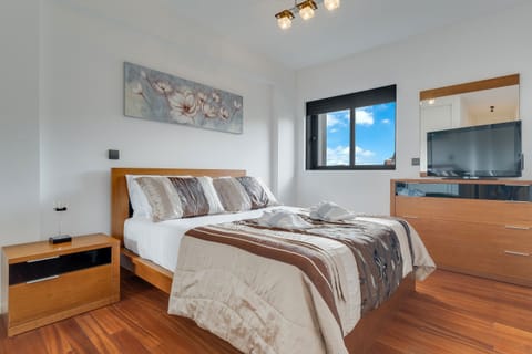 City Apartment | 2 bedrooms, iron/ironing board, free WiFi, bed sheets