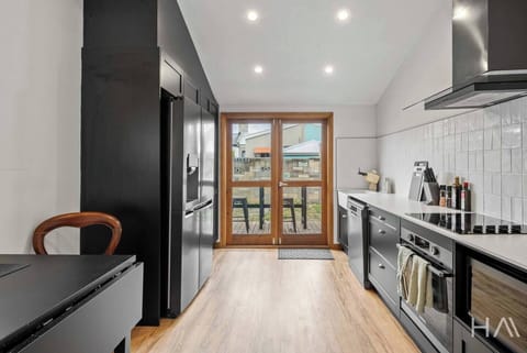 d7fbc4a1-f39e-4e30-8f9c-9df57623acb3