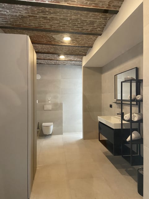 Business Double Room | Down comforters, memory foam beds, free WiFi