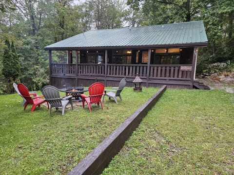 Spacious front deck is relaxing on sunny or rainy days. Bonfire is also a grill!