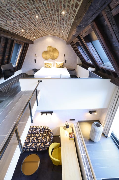 Luxury Suite with Spa Bath and Balcony | Minibar, soundproofing, free WiFi, bed sheets