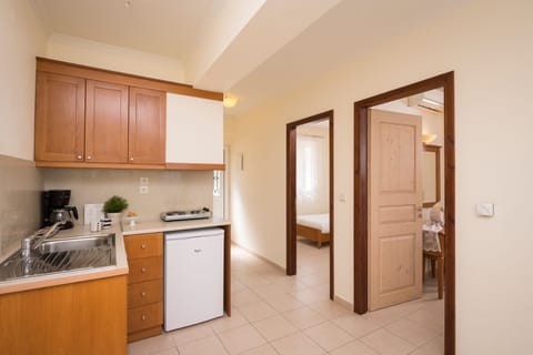 Superior Apartment, 2 Bedrooms, Sea View | Private kitchen