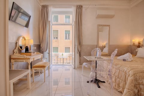 Classic Room | Premium bedding, in-room safe, desk, soundproofing