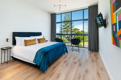 Junior Suite, 1 King Bed | Premium bedding, memory foam beds, minibar, in-room safe