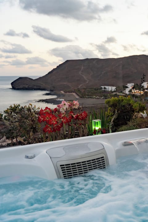 Outdoor spa tub