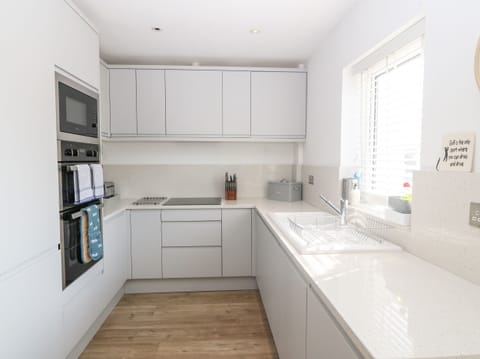 Fridge, dishwasher, electric kettle, toaster