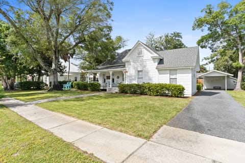 carport with ample parking