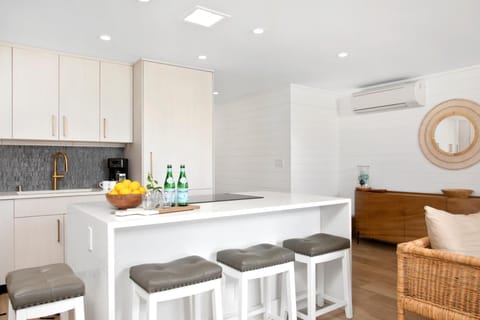Condo (1 Bedroom) | Dining