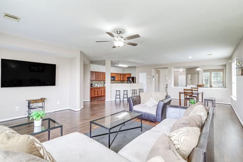 House (5 Bedrooms) | Interior