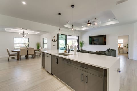 House (4 Bedrooms) | Interior