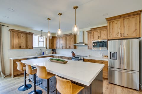House (6 Bedrooms) | Interior