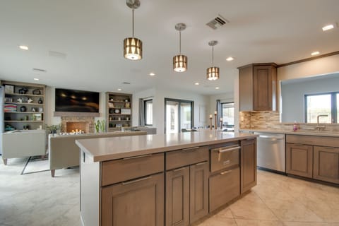 House (5 Bedrooms) | Interior