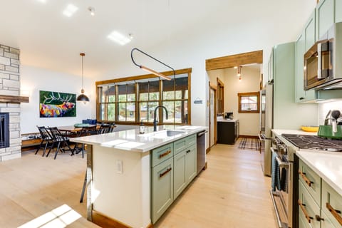 House (4 Bedrooms) | Interior