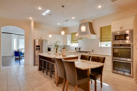 House (5 Bedrooms) | Interior