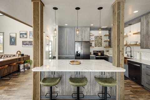 House (5 Bedrooms) | Interior