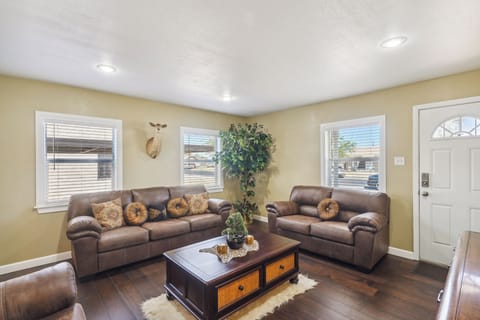 House (2 Bedrooms) | Interior