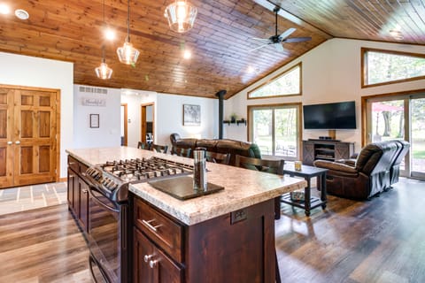 House (2 Bedrooms) | Interior