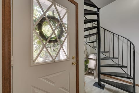House (5 Bedrooms) | Interior