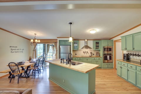 House (3 Bedrooms) | Interior