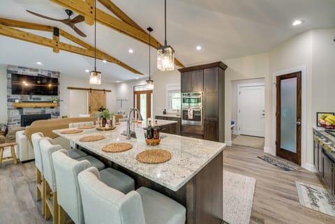House (5 Bedrooms) | Interior