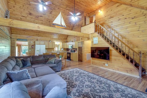 House (3 Bedrooms) | Interior