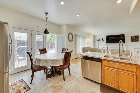 House (5 Bedrooms) | Interior