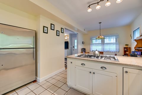 House (6 Bedrooms) | Interior