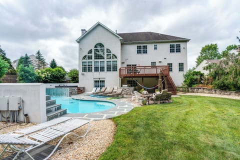 House (4 Bedrooms) | Front of property