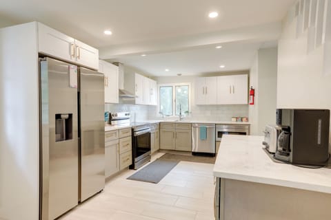 House (5 Bedrooms) | Interior