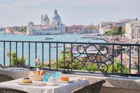 Daily cooked-to-order breakfast for a fee