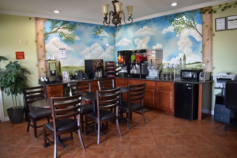 Free daily continental breakfast