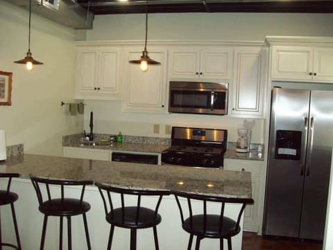          Kitchen w/Stainless Steel Appliances and Granite Counter Tops