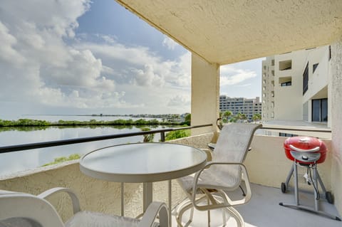 Hudson Vacation Rental | 2BR | 2BA | 950 Sq Ft | Elevator Access