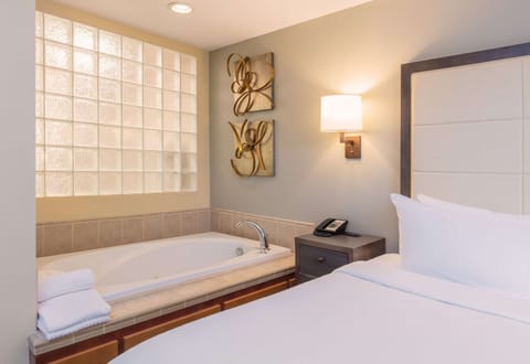 Suite, 1 King Bed, Non Smoking, Jetted Tub (Walk-in Shower;with Sofabed) | Premium bedding, minibar, in-room safe, iron/ironing board