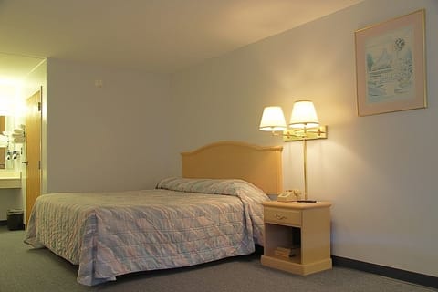 Room, 1 King Bed | Free WiFi, bed sheets