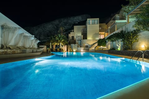 2 outdoor pools, pool umbrellas, sun loungers