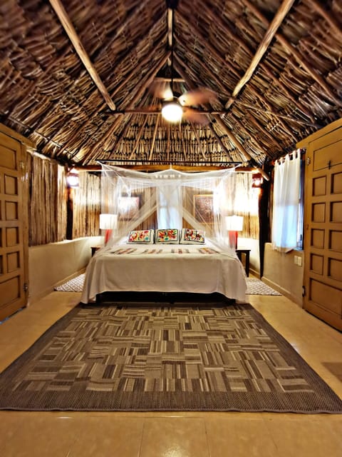 Design Cabin, 1 King Bed, Non Smoking, Kitchenette | Premium bedding, in-room safe, individually decorated
