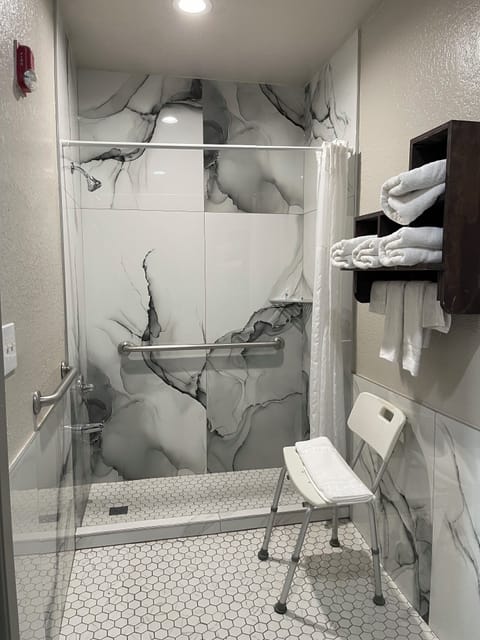 Room, 2 Queen Beds, Accessible, Non Smoking (Mobility/Hearing, Roll-In shower) | Bathroom | Combined shower/tub, hair dryer, towels