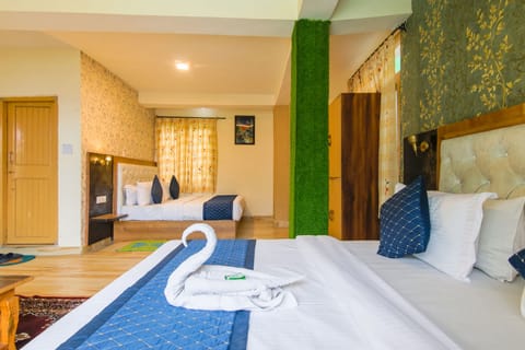 Egyptian cotton sheets, premium bedding, in-room safe, free WiFi