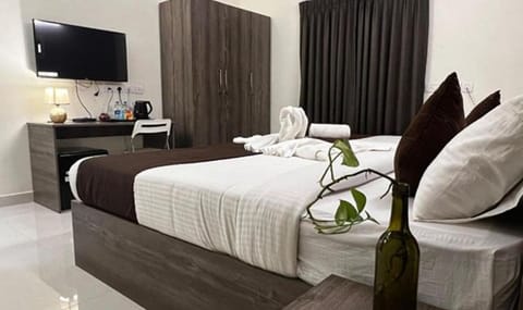 Egyptian cotton sheets, premium bedding, in-room safe, free WiFi