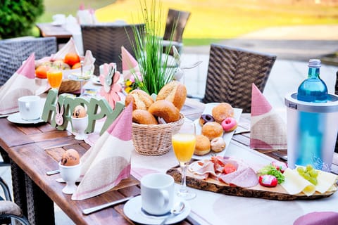 Daily buffet breakfast for a fee